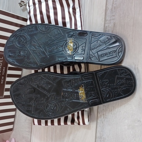 Henri Bendel Centennial Stripes Flip Flops NIB - Picture 6 of 11